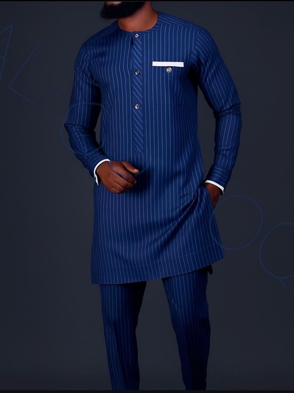 Ensemble bleu à motifs blanc